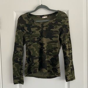 Zenana outfitters camo long sleeve shirt